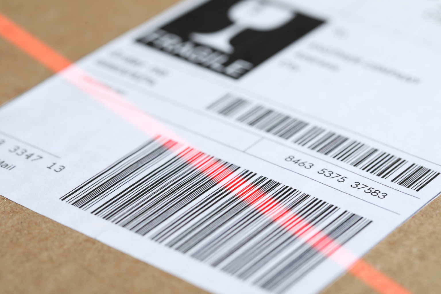 etiqueta para e-commerce aplicada em embalagem